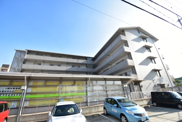 ＪＲ阪和線 和泉府中駅 徒歩7分 5階建 築20年の外観写真