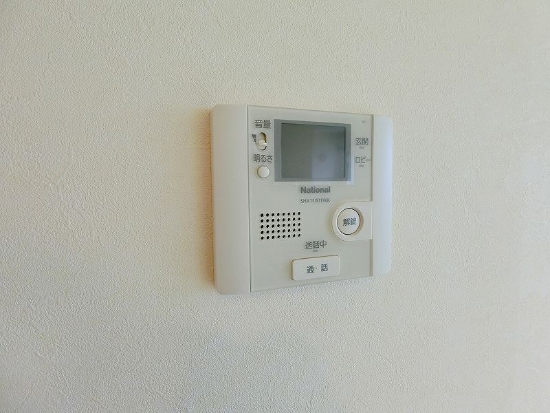 セキュリティ　来客者の顔が確認できるTVモニターフォンが設置されています☆
