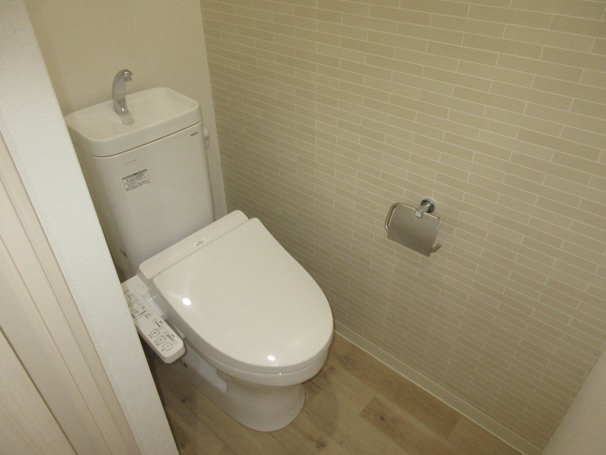 近鉄南大阪線 針中野駅 徒歩9分 3階建 新築のトイレ写真