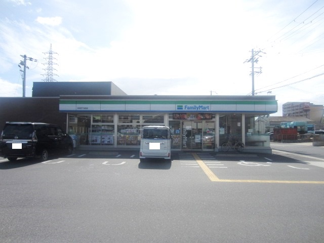 コンビニ　ファミリーマート 岸和田下池田店（コンビニ）まで141m