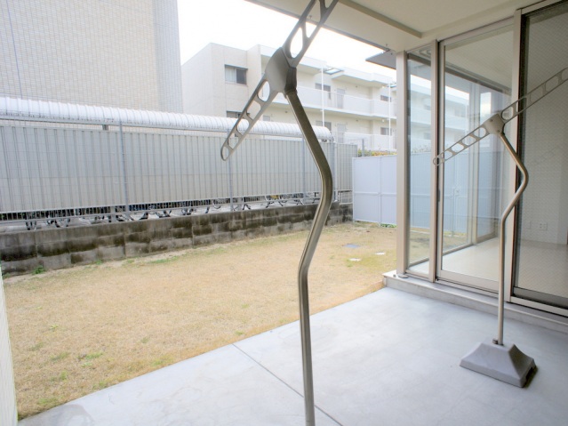 バルコニー　南向きで明るい専用庭