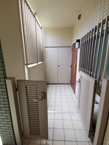玄関　専用の玄関ポーチ付き
