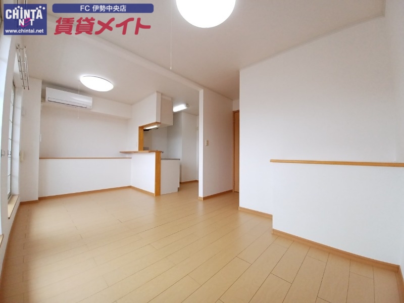 プティ ヴェルジェ A棟の居間写真