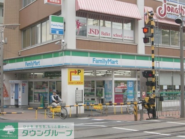 コンビニ　ファミリーマート（コンビニ）まで100m