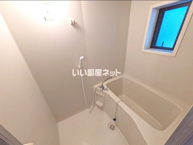 小田急小田原線 本厚木駅 バス乗車時間：20分 最寄りバス停で下車 徒歩2分 2階建 築24年の風呂写真