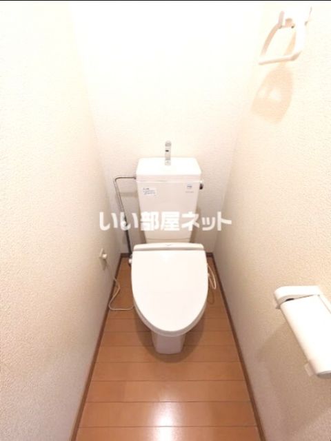 小田急小田原線 本厚木駅 バス乗車時間：20分 最寄りバス停で下車 徒歩2分 2階建 築24年のトイレ写真
