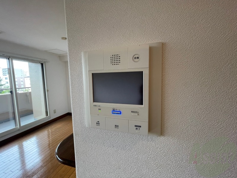 その他設備　ＴＶモニター付インターホンです。来客者の顔が見えるので安心！