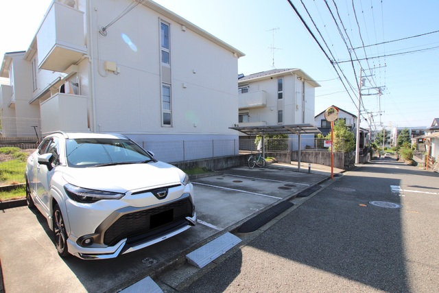 駐車場　駐車場（契約必須）
