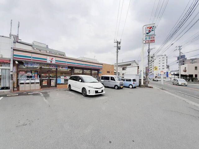 コンビニ　セブンイレブン粕屋原町駅前店（コンビニ）まで1000m
