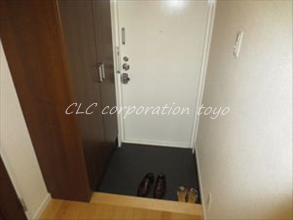 東京メトロ東西線 東陽町駅 徒歩1分 9階建 築49年の玄関写真