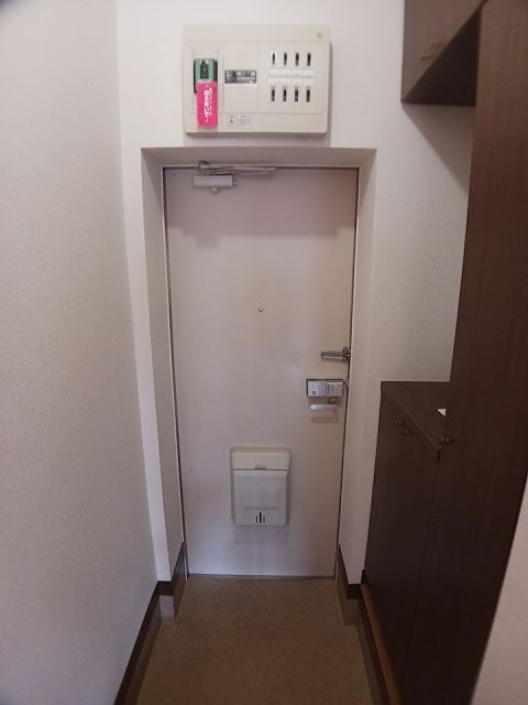 ツインヒルズ Cの玄関写真