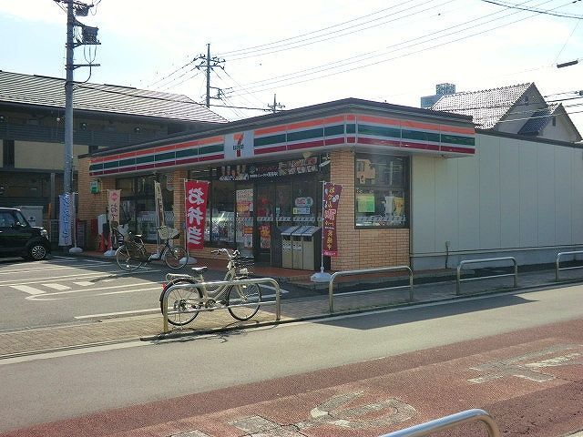 コンビニ　セブンイレブン大井うれし野店（コンビニ）まで608m