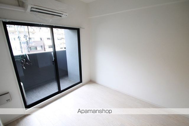 M-RESIDENCE新大阪Gardenの居間写真
