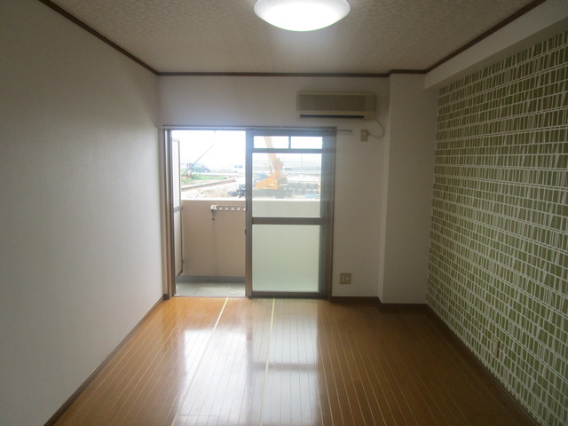 ポコアポコ明石鍛治屋町五番館の居間写真