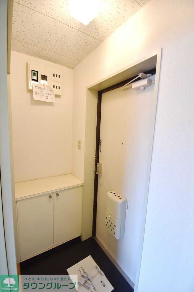 西武新宿線 狭山市駅 徒歩3分 3階建 築41年の玄関写真