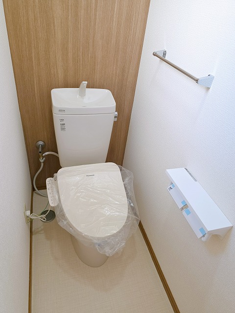 紀の川市深田戸建のトイレ写真