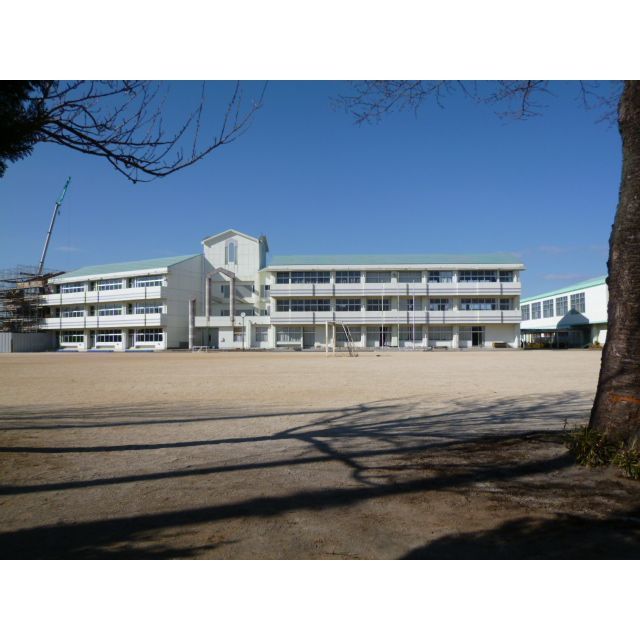 小学校　守谷市立大井沢小学校（小学校）まで750m