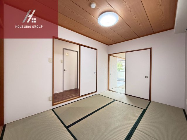 その他部屋・スペース　落ち着いた色調の寝室です