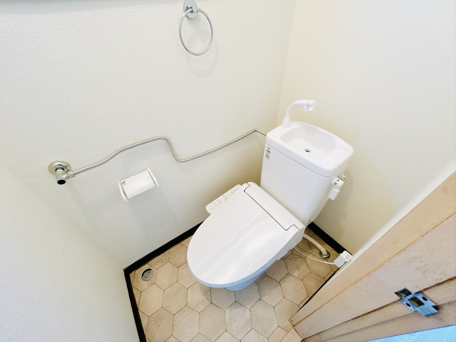 ＪＲ和歌山線 岩出駅 徒歩31分 2階建 築51年のトイレ写真