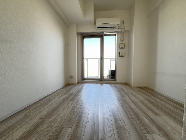 その他部屋・スペース　落ち着いた色調の寝室です