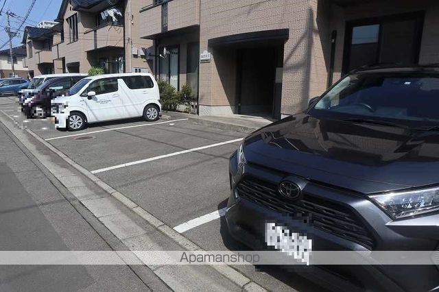 その他　敷地内駐車場（その他）まで0m