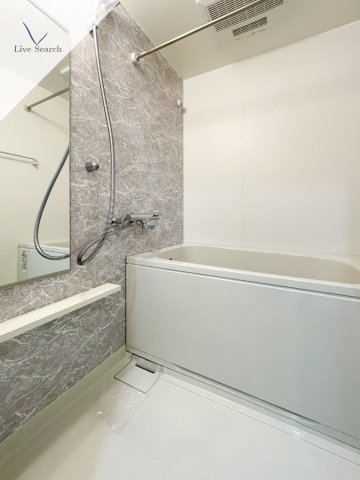 バス・シャワールーム　※写真は同じマンションの違う部屋のものになります。