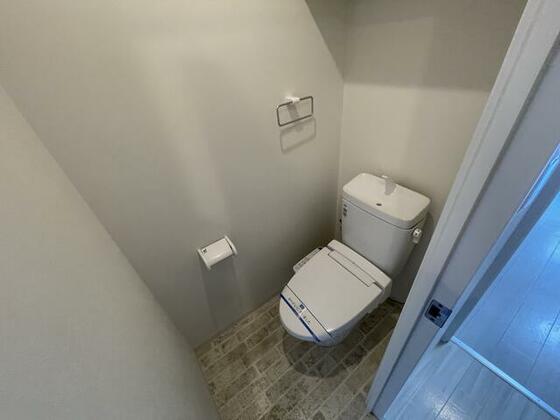 近鉄大阪線 今里駅 徒歩20分 9階建 築6年のトイレ写真