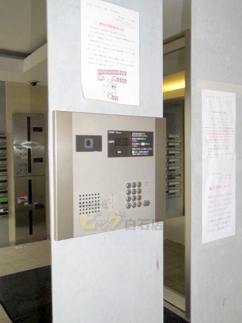 エントランス　人気のオートロック付きマンションです♪