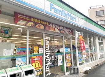 コンビニ　ファミリーマート伊豆屋下目黒三丁目店（コンビニ）まで291m