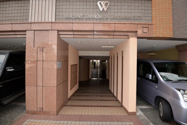 エントランス　落ち着いたエントランスです