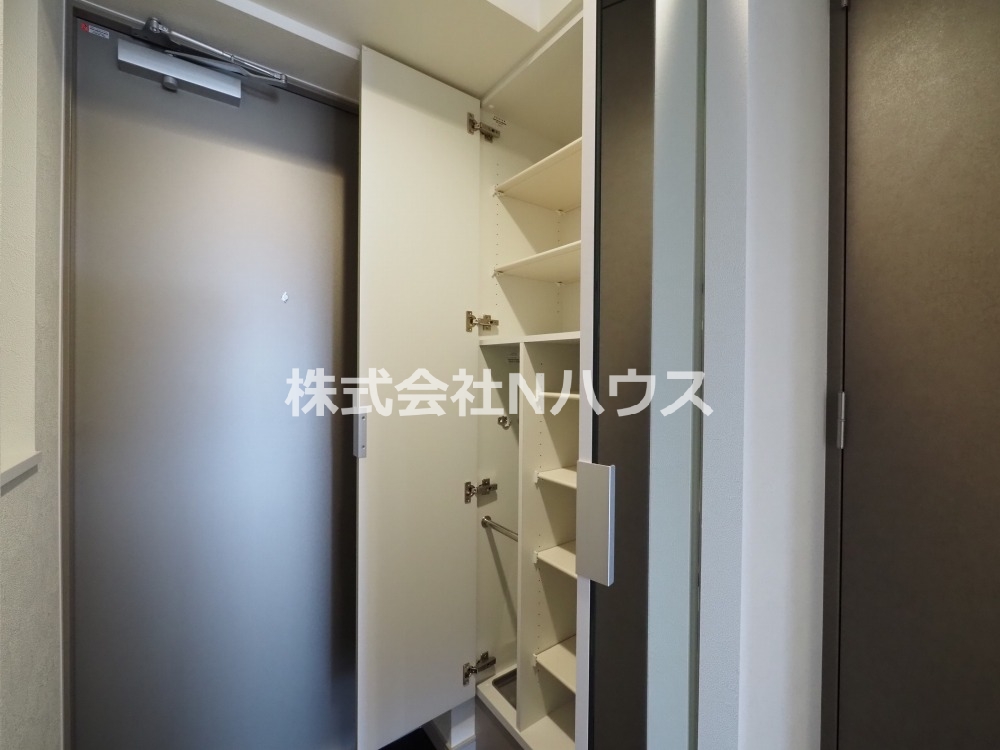 プレリス北巽駅前ラバルスの玄関写真