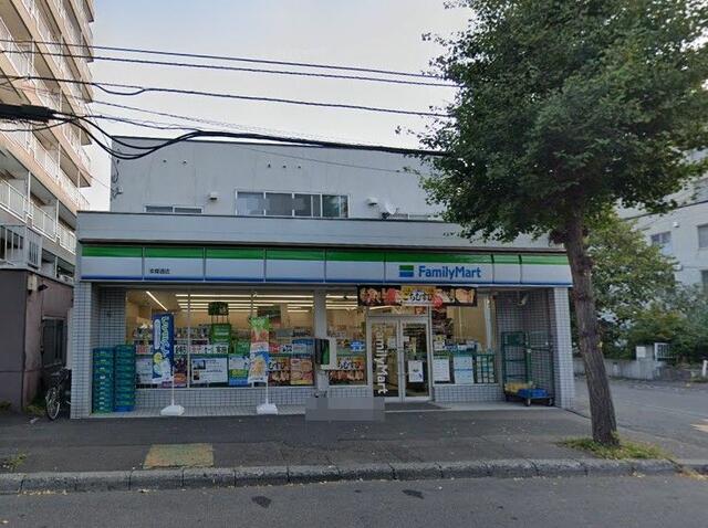 コンビニ　ファミリーマート本郷通店（コンビニ）まで296m