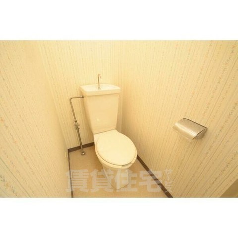 阪急神戸線 十三駅 徒歩6分 7階建 築37年のトイレ写真