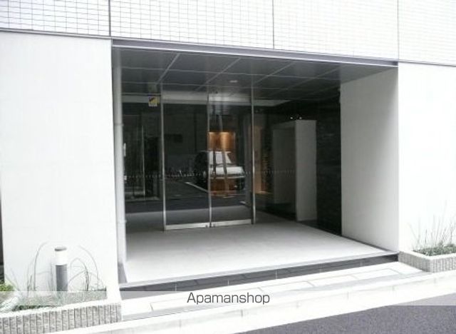 都営浅草線 宝町駅 徒歩4分 14階建 築19年の外観写真