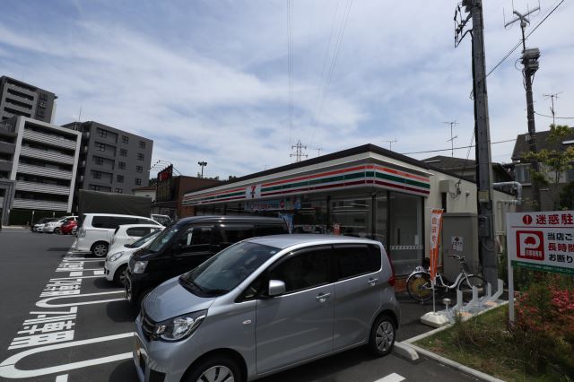 コンビニ　セブンイレブン（コンビニ）まで340m