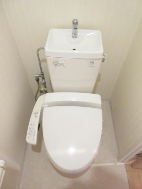 東京メトロ日比谷線 東銀座駅 徒歩5分 10階建 築24年のトイレ写真