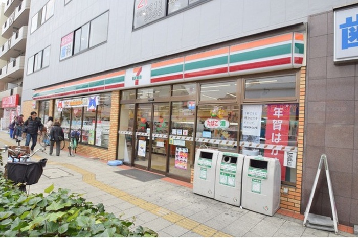 コンビニ　セブンイレブン（コンビニ）まで550m