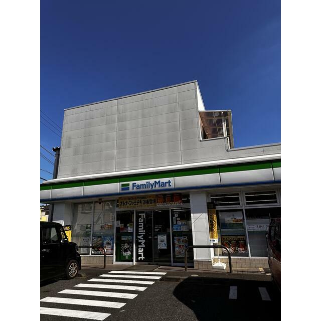コンビニ　ファミリーマート西原三丁目店（コンビニ）まで634m