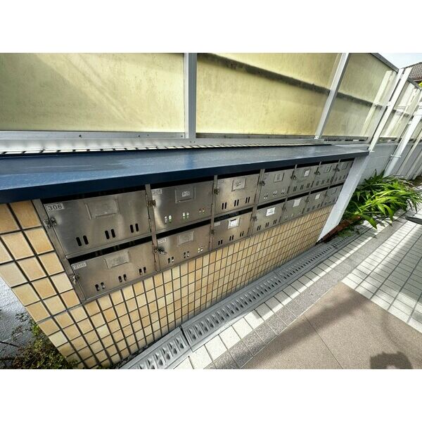 阪急千里線 北千里駅 徒歩25分 3階建 築38年の外観写真