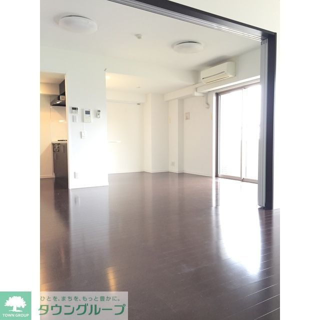 プレディアスタイル横濱沢渡の居間写真