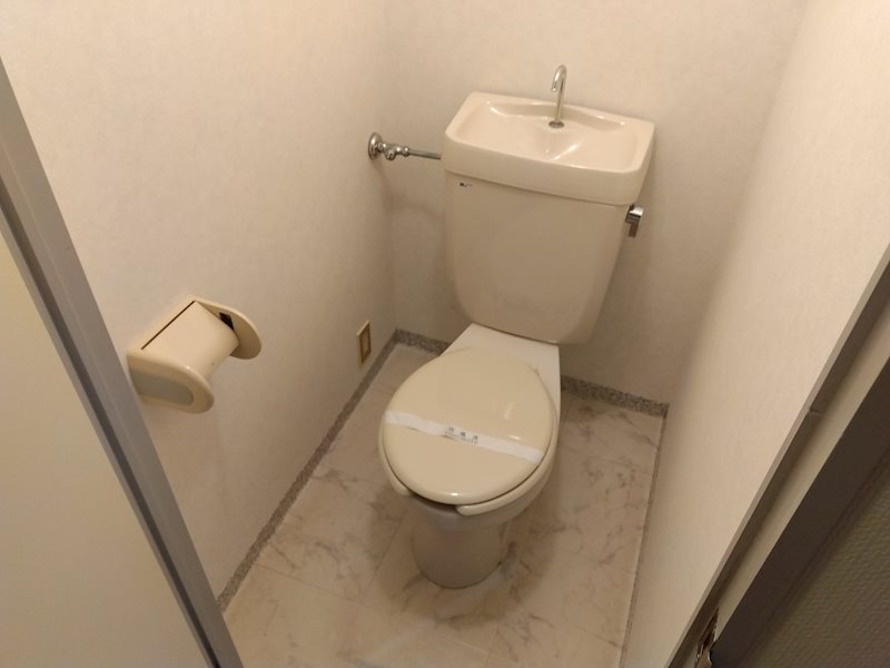 トイレ　同物件別号室の室内写真です。(405号室)