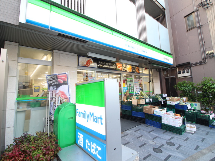 コンビニ　ファミリーマート上野毛駅前店（コンビニ）まで266m