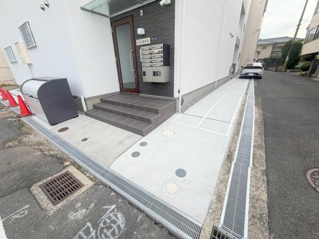 駐車場　敷地内には入居者専用の駐輪スペースもあります。