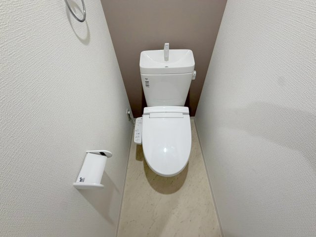 トイレ　綺麗なトイレにはウォシュレット標準装備です。