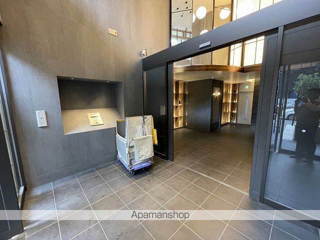 地下鉄堺筋線 日本橋駅 徒歩9分 15階建 築20年の外観写真