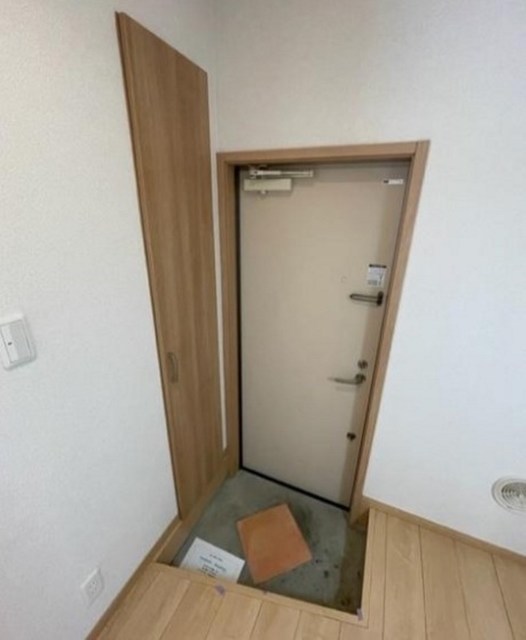 玄関　別部屋同仕様タイプ