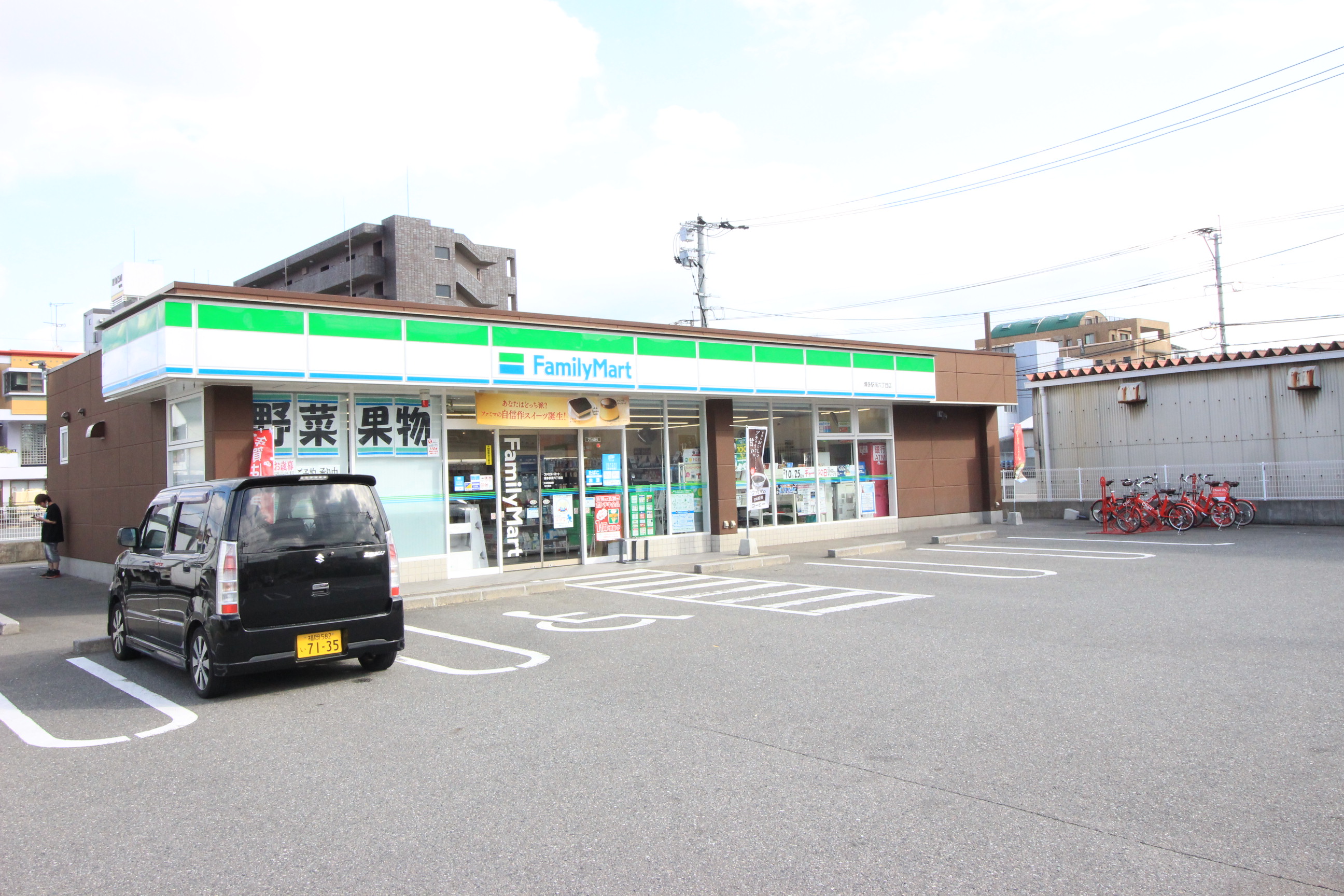 コンビニ　ファミリーマート博多駅南六丁目店（コンビニ）まで308m