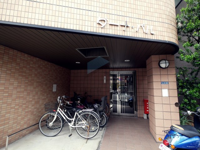 エントランス　ゆとりのあるエントランスです