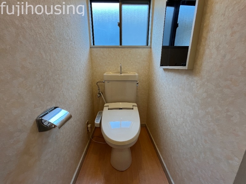 トイレ　各階にトイレあります