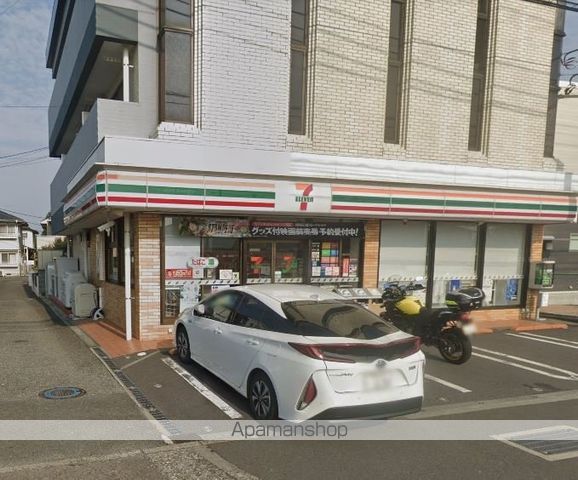 コンビニ　セブンイレブン（コンビニ）まで665m